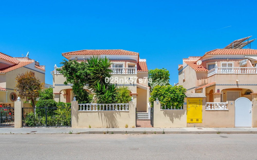 La Zenia · Alicante REF #CSPX-30953 · Townhouse 3709027277