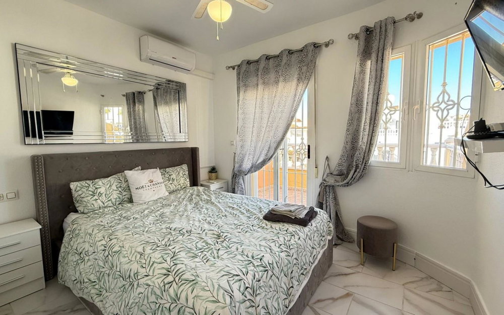 Villamartin · Alicante REF #CSPX-93742 · Townhouse 1550986493