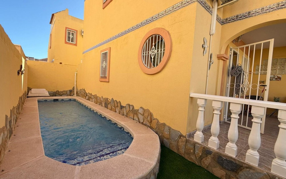 Villamartin · Alicante REF #CSPX-93742 · Townhouse 1550986493