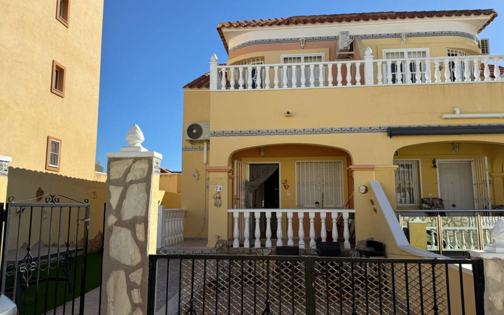 Villamartin · Alicante REF #CSPX-93742 · Townhouse 1550986493