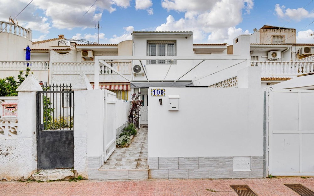Torrevieja · Alicante REF #CSPX-18839 · Townhouse 1583906606