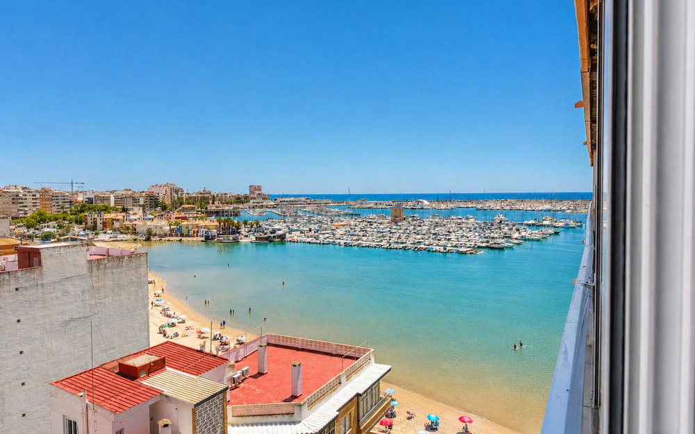 Torrevieja · Alicante REF #CSPX-63827 · Apartment 985846760