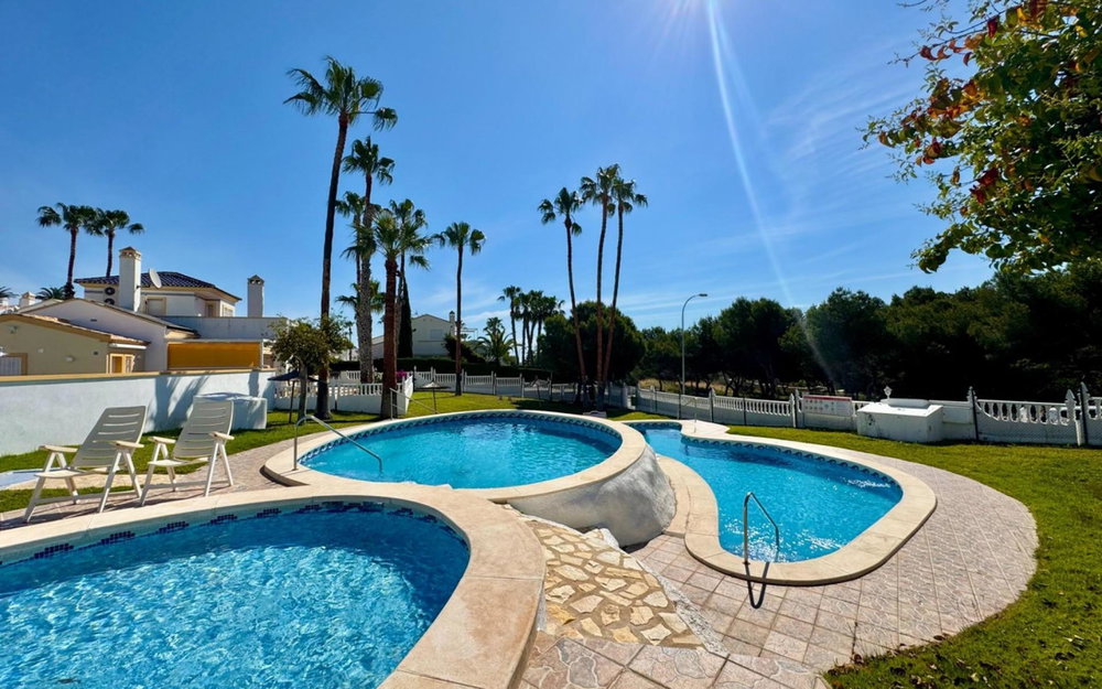 Villamartin · Alicante REF #CSPX-85291 · Townhouse 364629578