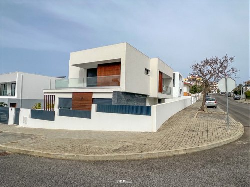 House 3 Bedrooms in Mafra – Ericeira 6 km 3076049995