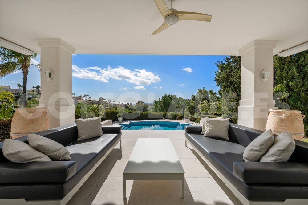 Luxury golf front villa with sea views in La Quinta 1000361672
