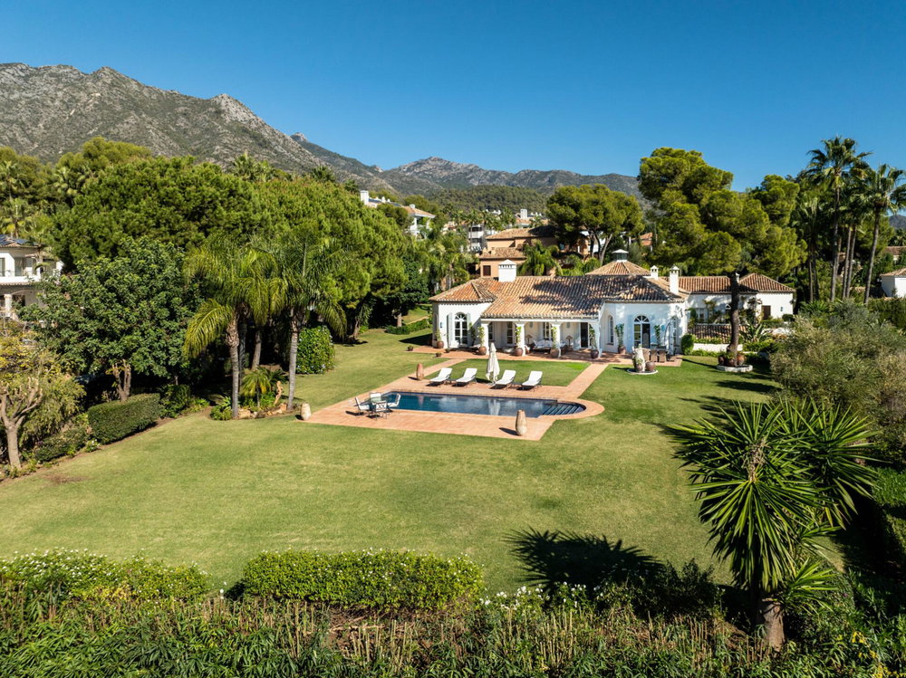 Sea-view villa for sale in Marbella Golden Mile, Marbella | Casa de los Sueños 1001410456