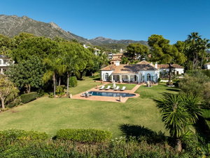 Sea-view villa for sale in Marbella Golden Mile, Marbella | Casa de los Sueños 1001410456