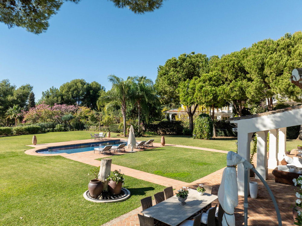 Sea-view villa for sale in Marbella Golden Mile, Marbella | Casa de los Sueños 1001410456