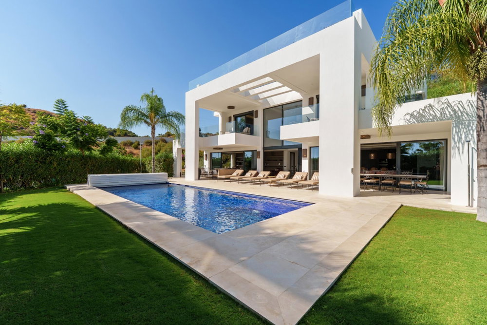 Sea-view villa for sale in Nueva Andalucia, Marbella | Los Olivos 16 1008671782