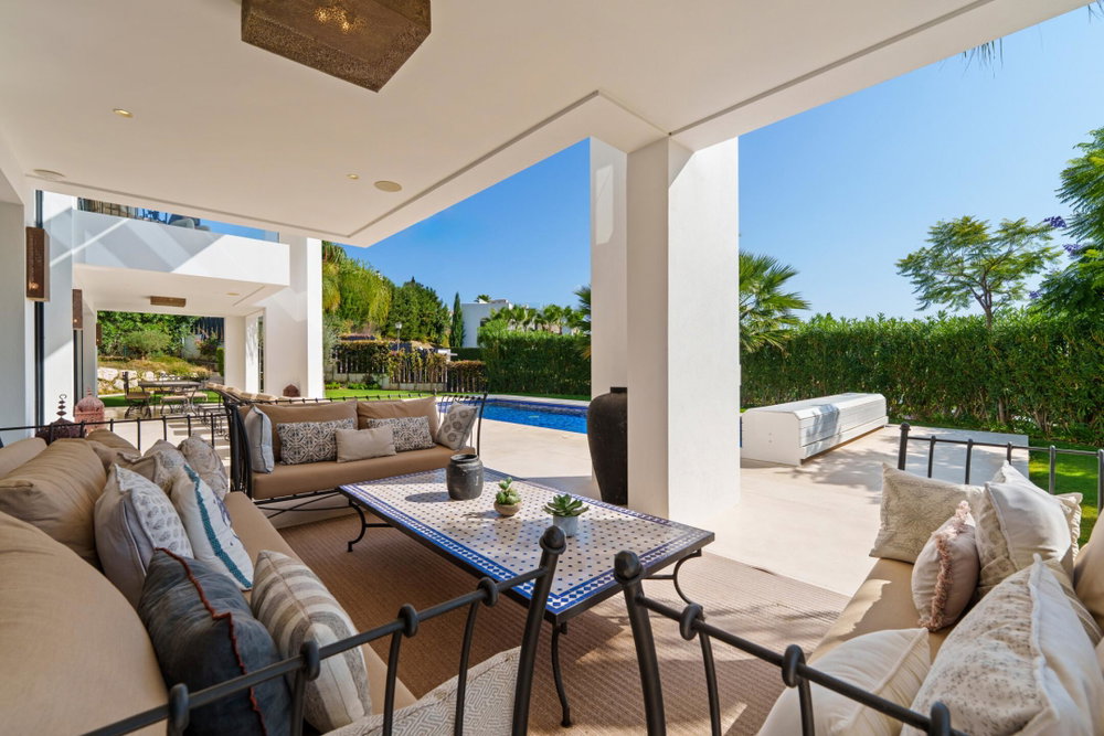 Sea-view villa for sale in Nueva Andalucia, Marbella | Los Olivos 16 1008671782