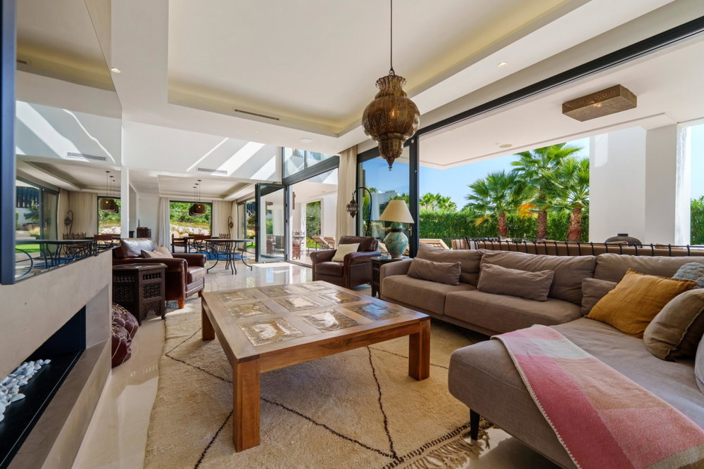 Sea-view villa for sale in Nueva Andalucia, Marbella | Los Olivos 16 1008671782