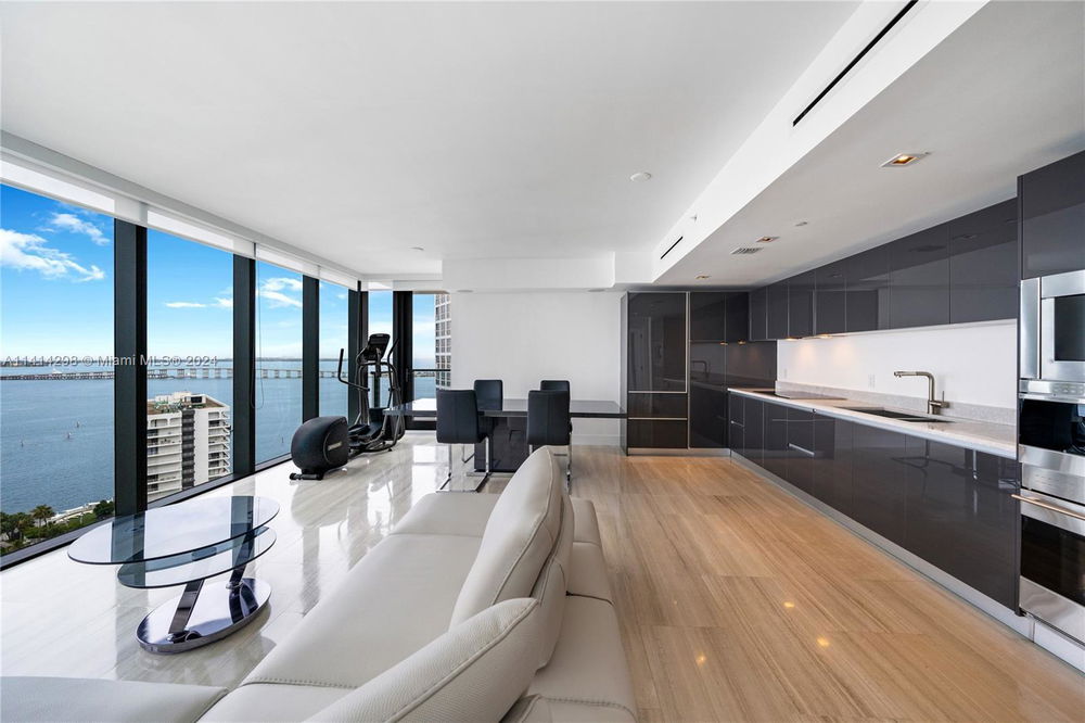Luxurious 2-bedroom condo with panoramic views for sale in Brickell 1034184933