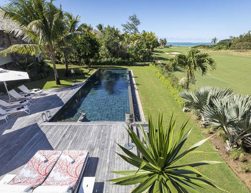 Invest in this superb luxury villa with golf and sea views in eastern Mauritius 1080850482