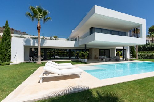 Modern villa for sale in the exclusive community of Nueva Andalucía 1087445065
