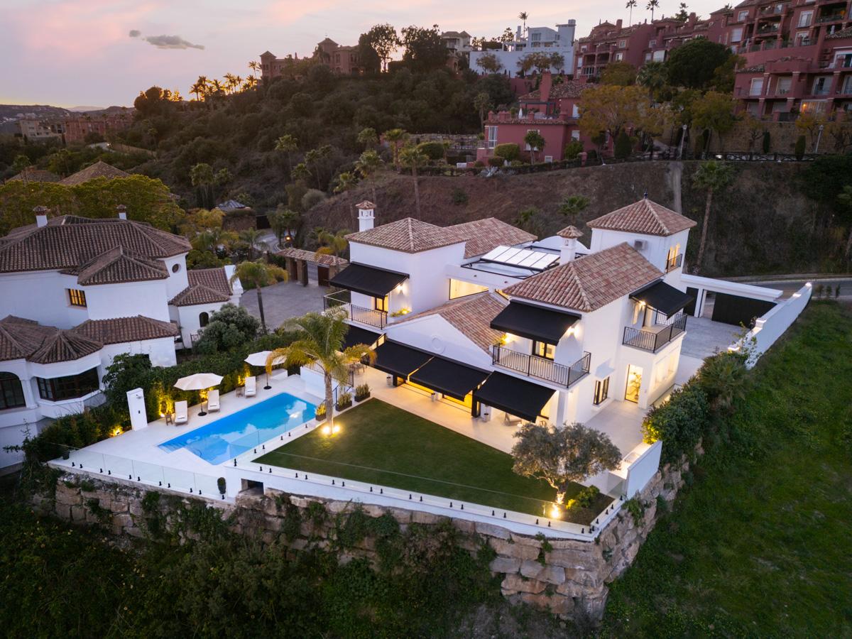 Luxury villa in Monte Halcones with panoramic sea views and heated pool 1093653860