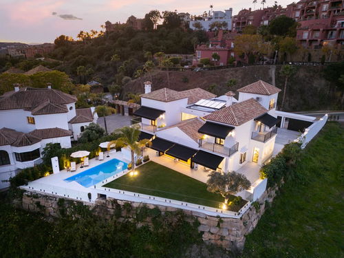 Luxury villa in Monte Halcones with panoramic sea views and heated pool 1093653860