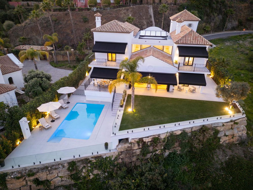 Luxury villa in Monte Halcones with panoramic sea views and heated pool 1093653860