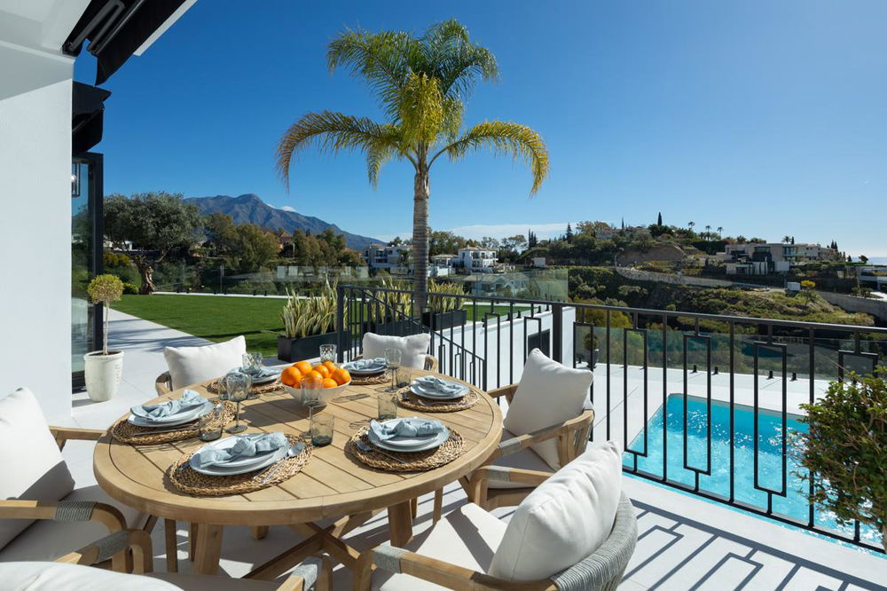 Luxury villa in Monte Halcones with panoramic sea views and heated pool 1093653860