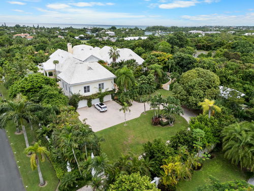 Invest in a luxury Bahamas home overlooking Lyford Cay Marina and the ocean 1115065505