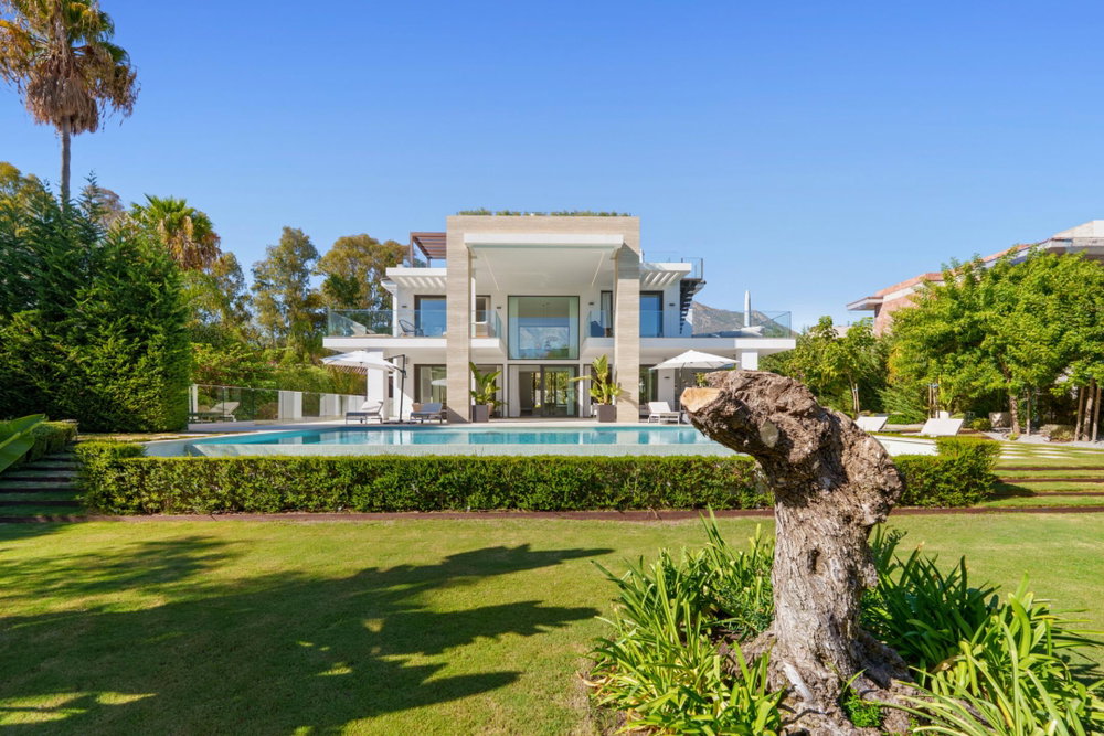 Sea-view villa for sale in Marbella Golden Mile, Marbella | Villa Romano 1130079482