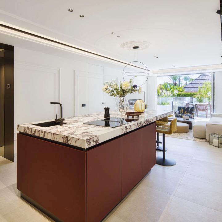 Chelsea-Inspired Apartment with Terrace and High-End Finishes in Puente Romano – Marbella 1188350386