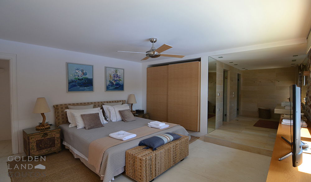 For sale: A modern 5-bedroom waterfront house in Vouliagmeni 1199005850