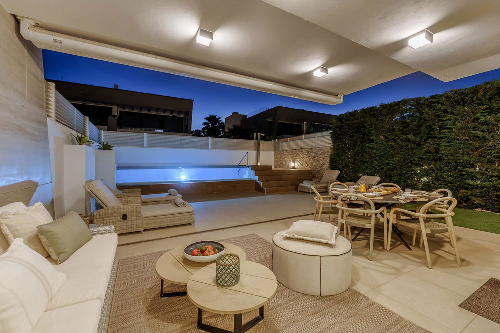 Modern villa with private pool and rooftop Jacuzzi in Puerto Banús 1235494590