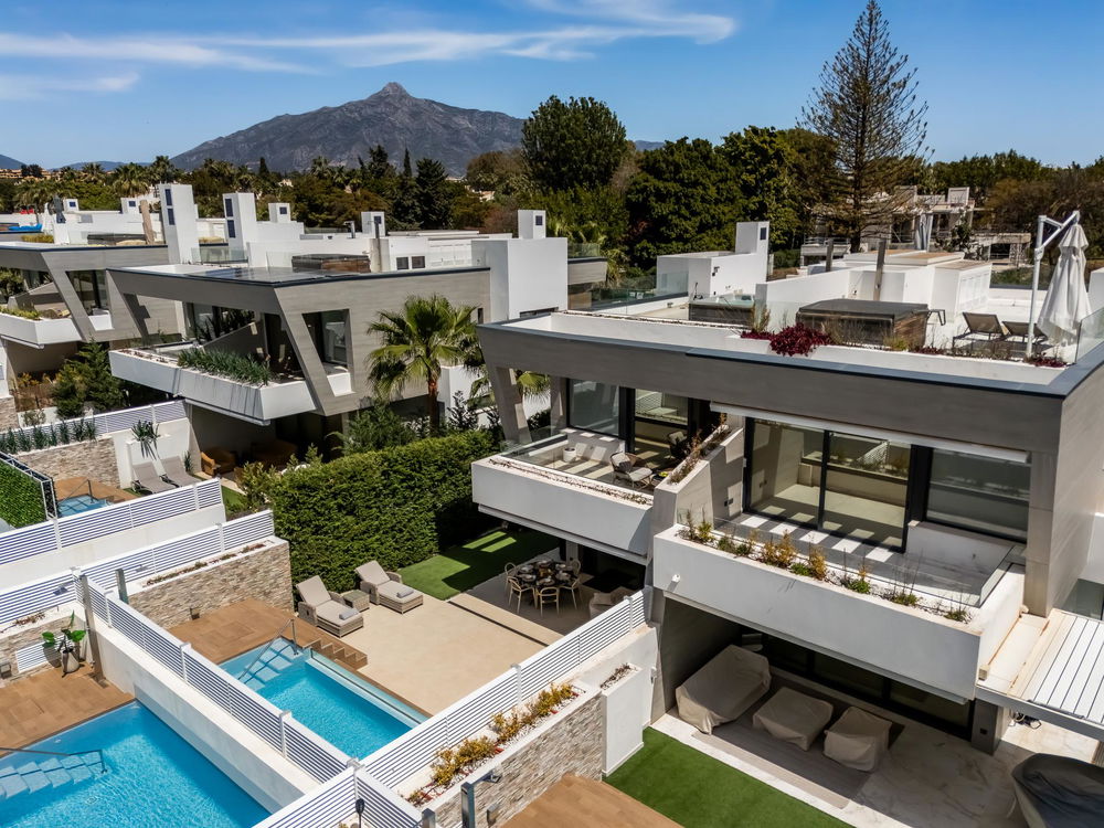 Modern villa with private pool and rooftop Jacuzzi in Puerto Banús 1235494590