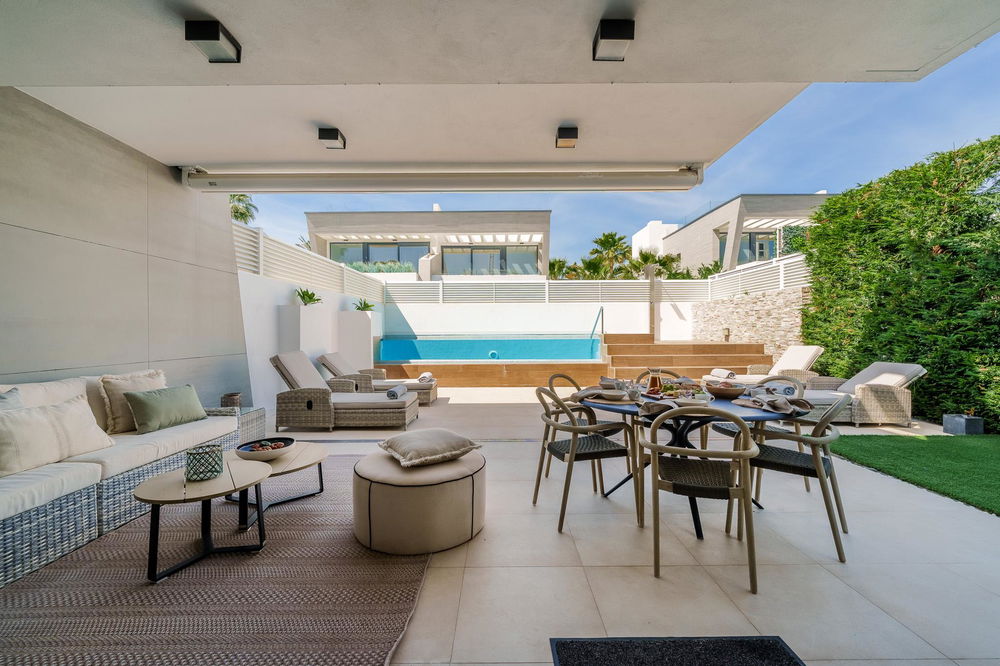 Modern villa with private pool and rooftop Jacuzzi in Puerto Banús 1235494590