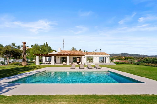Sea-view villa for sale in Marbella Este, Marbella | Villa La Serena 1235948375