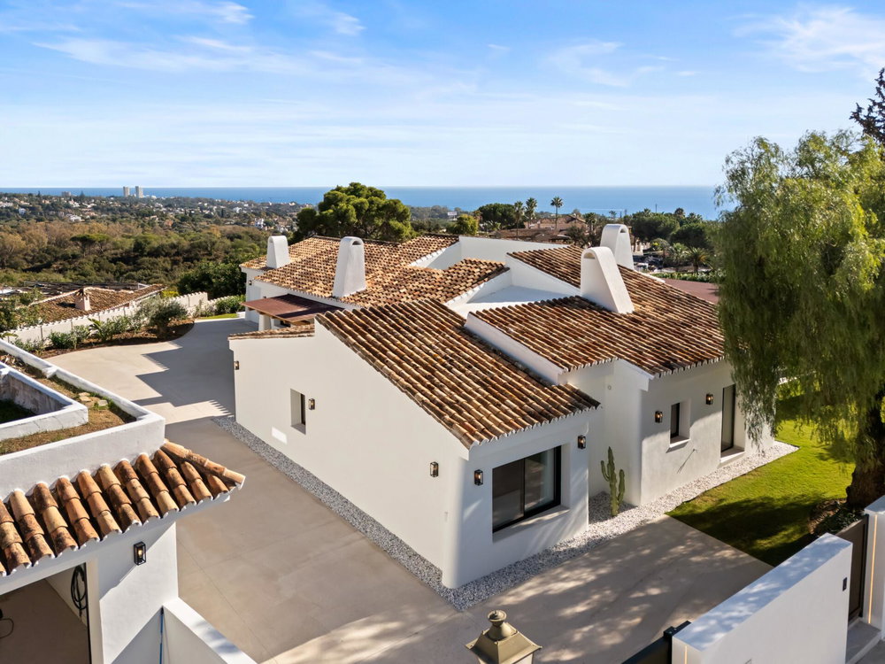 Sea-view villa for sale in Marbella Este, Marbella | Villa La Serena 1235948375