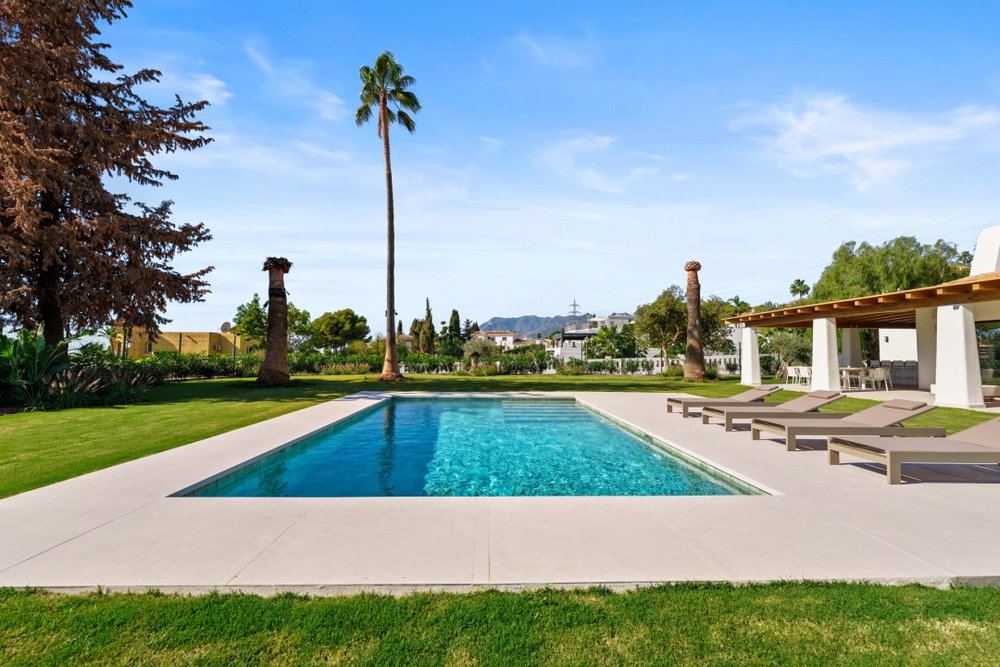 Sea-view villa for sale in Marbella Este, Marbella | Villa La Serena 1235948375