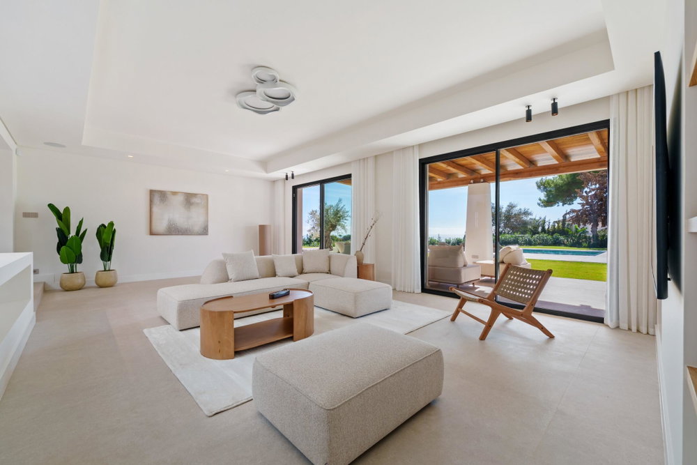 Sea-view villa for sale in Marbella Este, Marbella | Villa La Serena 1235948375