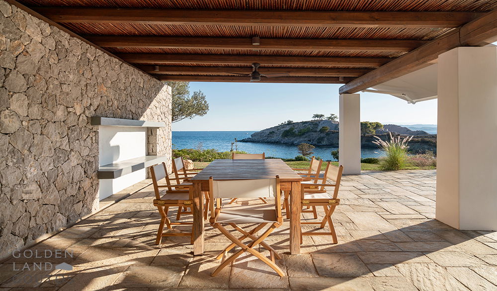 For sale: 8-bedroom beachfront villa with panoramic views in Sentoni 1256689136