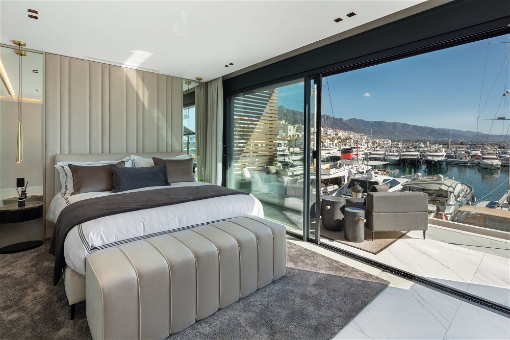Discover this prestigious residence with panoramic views over Puerto Banus. 1258286589