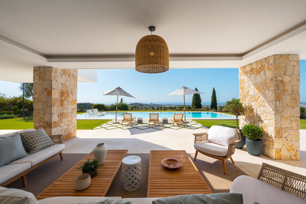 Sea-view villa for sale in El Herrojo, Benahavis | Villa Amara 1303501186