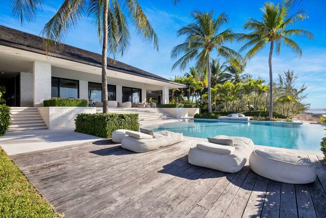 For sale a fully equipped luxury beachfront residence in the Bahamas 1315497264