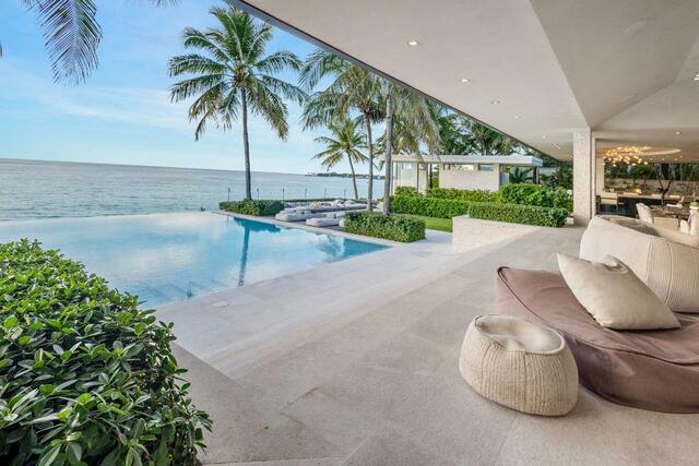 For sale a fully equipped luxury beachfront residence in the Bahamas 1315497264