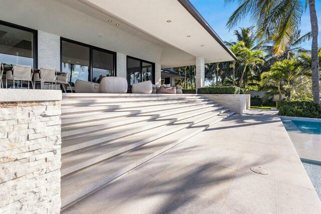 For sale a fully equipped luxury beachfront residence in the Bahamas 1315497264