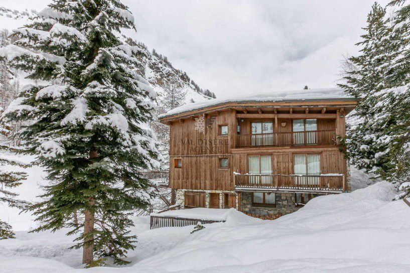 A 5-bedroom chalet with sauna and terrace for sale in Val d’Isère 1323820753