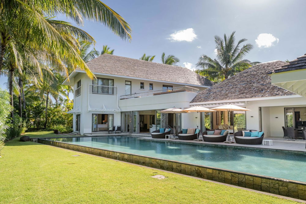 Magnificent 1972m² property with swimming pool, garden and panoramic view in Anahita 1336987510