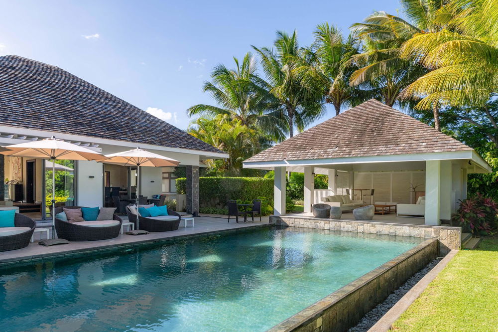 Magnificent 1972m² property with swimming pool, garden and panoramic view in Anahita 1336987510