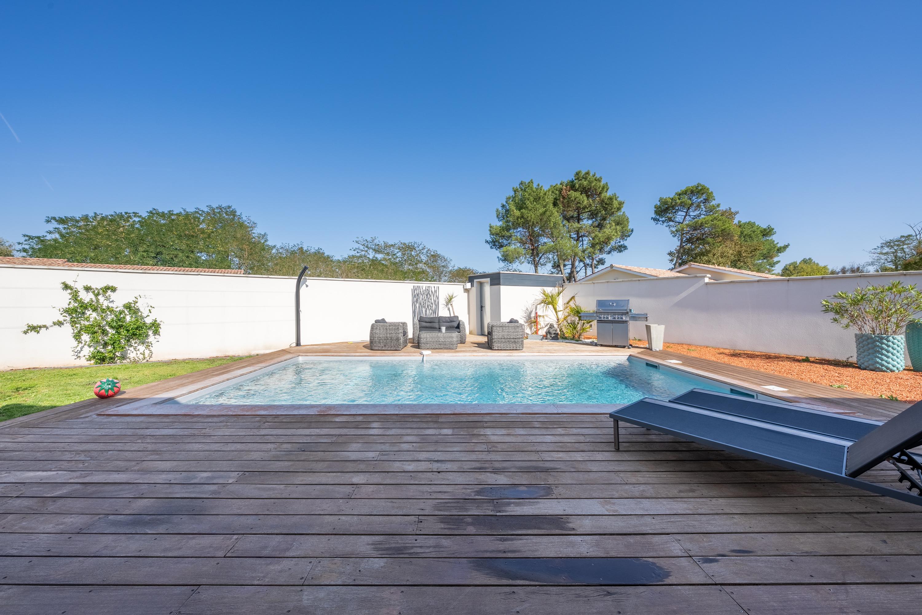 Exceptional Contemporary Villa in Izon – 230 m² with Swimming Pool, Just Minutes from Bordeaux and Libourne 1342052437