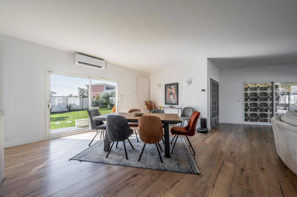 Exceptional Contemporary Villa in Izon – 230 m² with Swimming Pool, Just Minutes from Bordeaux and Libourne 1342052437