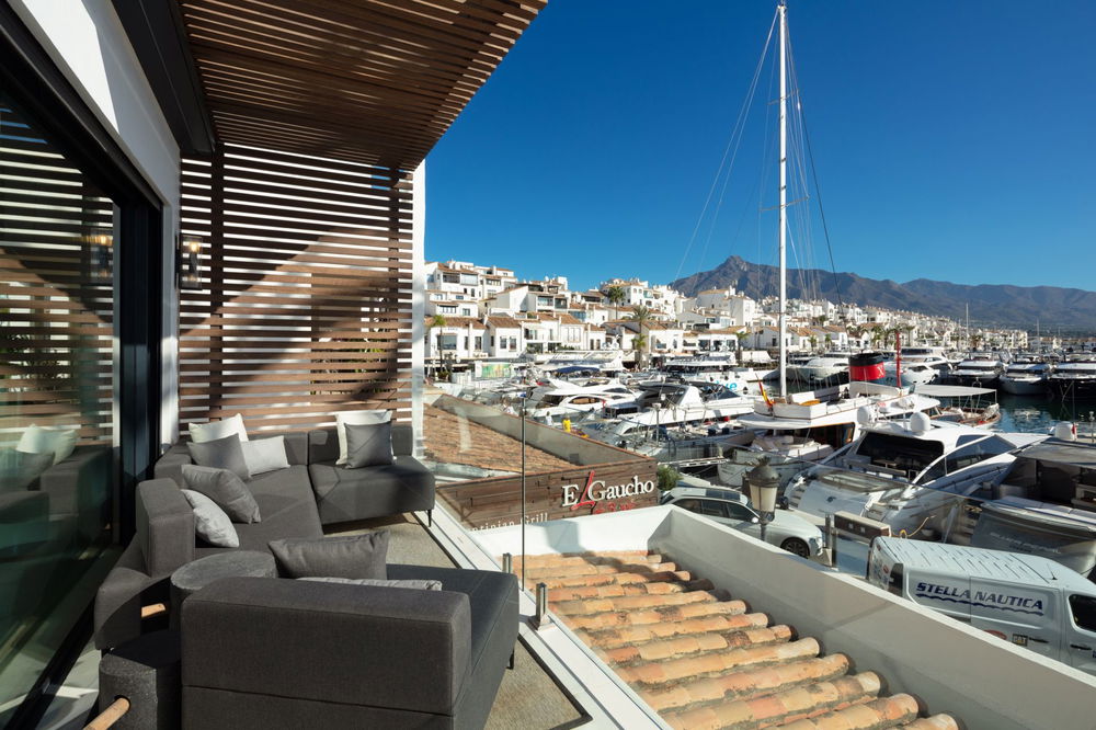 Prestigious apartment in Puerto Banús, panoramic view of the mediterranean and the port 1354608232