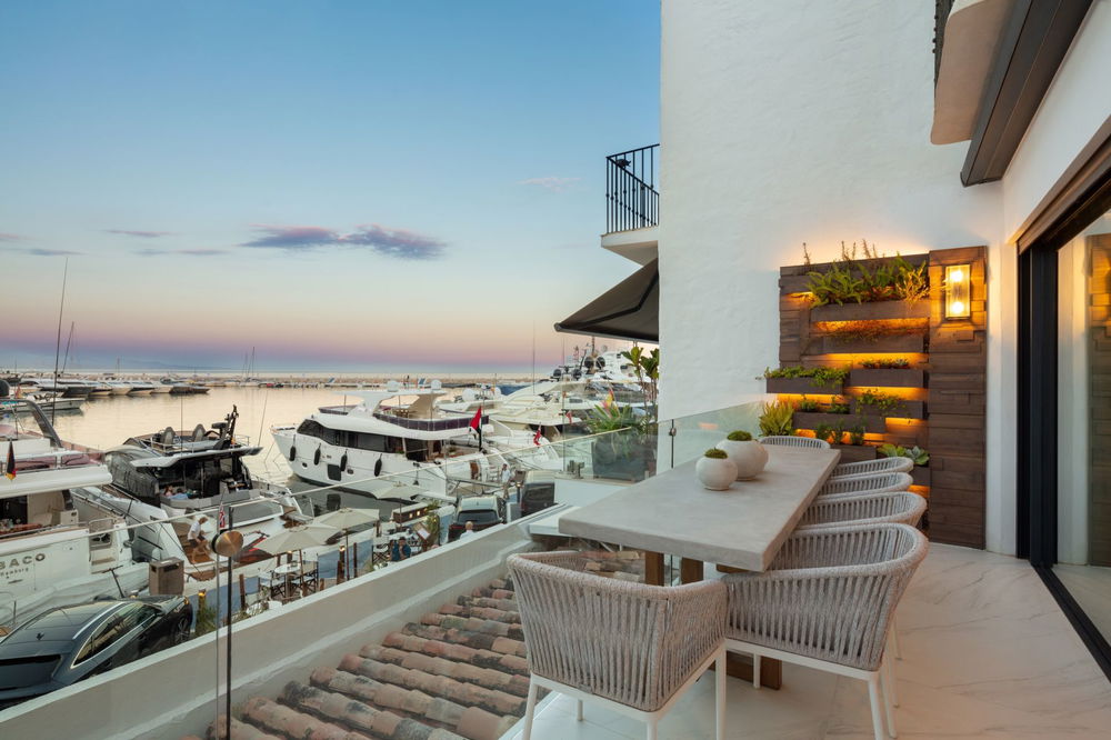 Prestigious apartment in Puerto Banús, panoramic view of the mediterranean and the port 1354608232