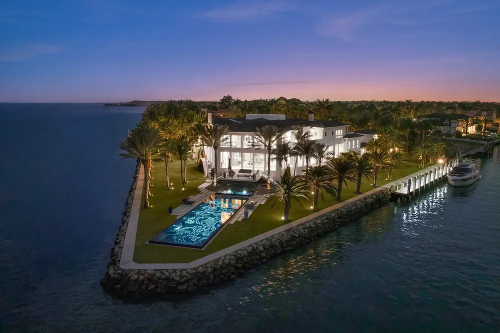 Coral Gables: An Exquisite Luxury Villa with Panoramic Ocean Views 1362434086