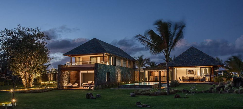 Architectural elegance and unspoiled nature: an exceptional villa in Anahita Beau Champ 1374599789