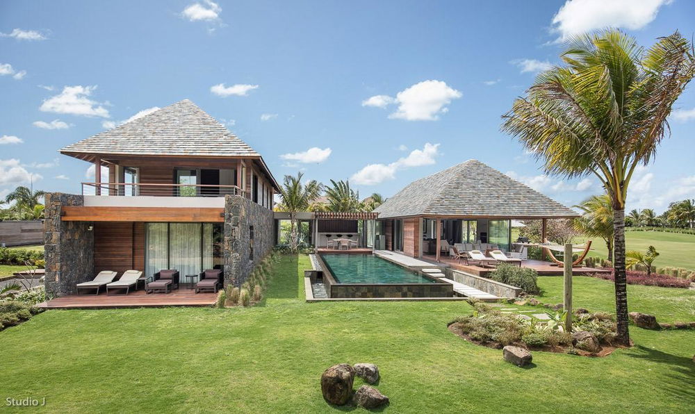 Architectural elegance and unspoiled nature: an exceptional villa in Anahita Beau Champ 1374599789