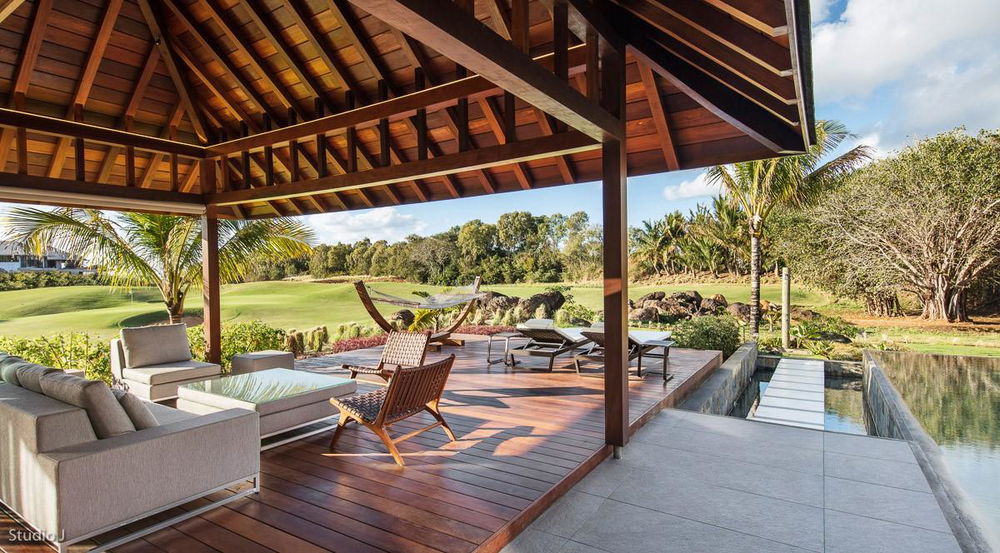 Architectural elegance and unspoiled nature: an exceptional villa in Anahita Beau Champ 1374599789